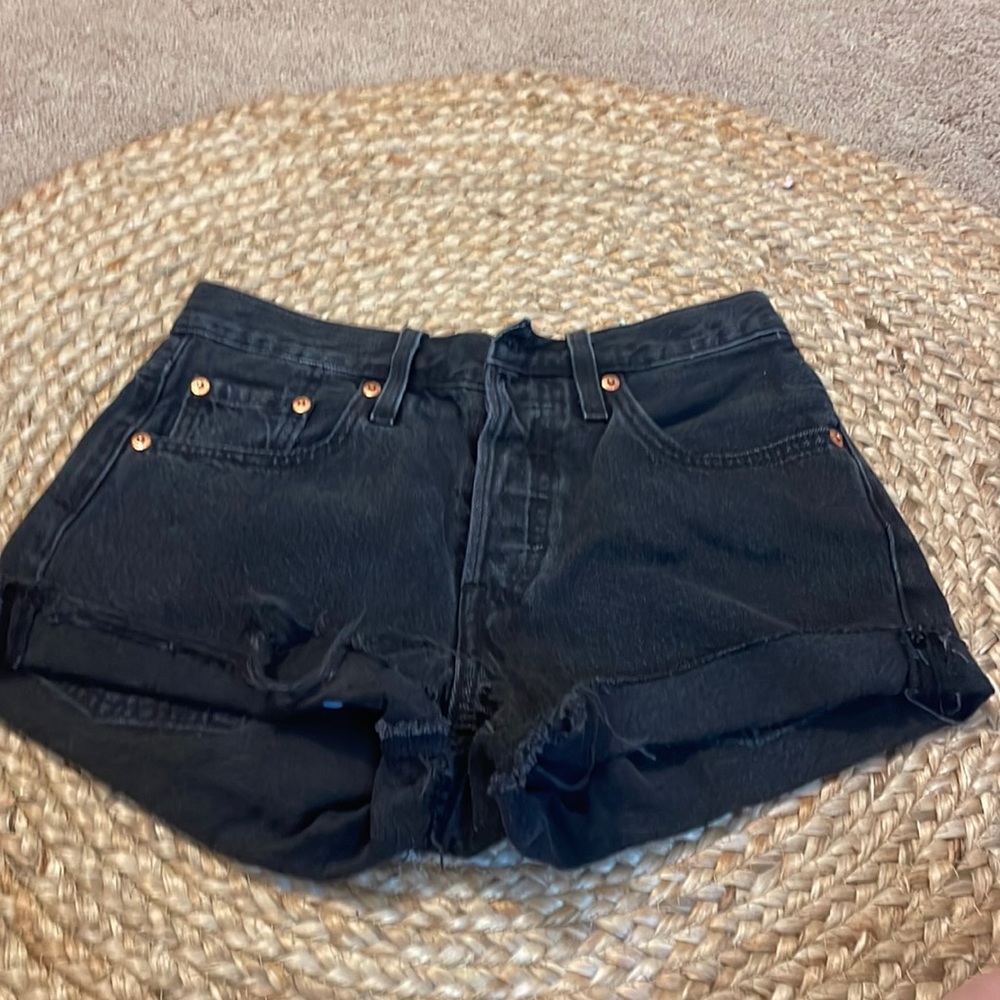 Levi Black Shorts
